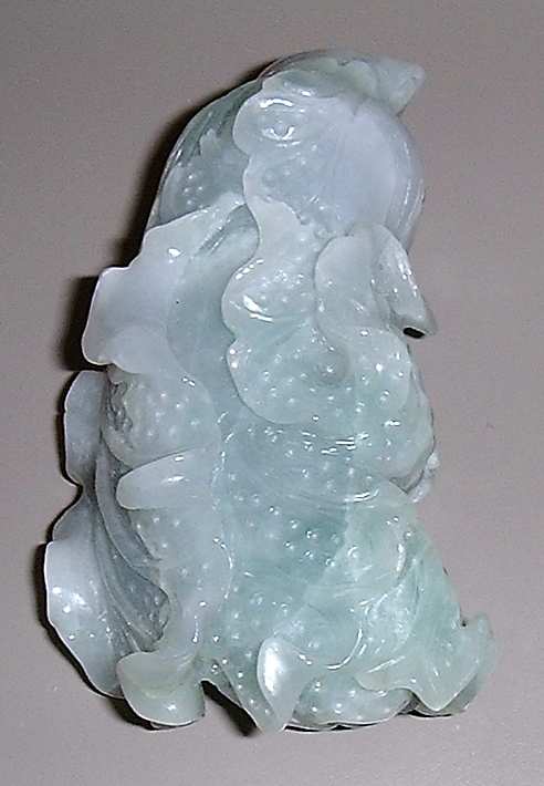 Jade carving resembling a Chinese cabbage (Side view)